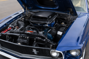 L’histoire des moteurs V8 Ford entre 1961 et 1974 retrace l'âge d'or de la puissance américaine à travers une fantastique épopée industrielle et culturelle.